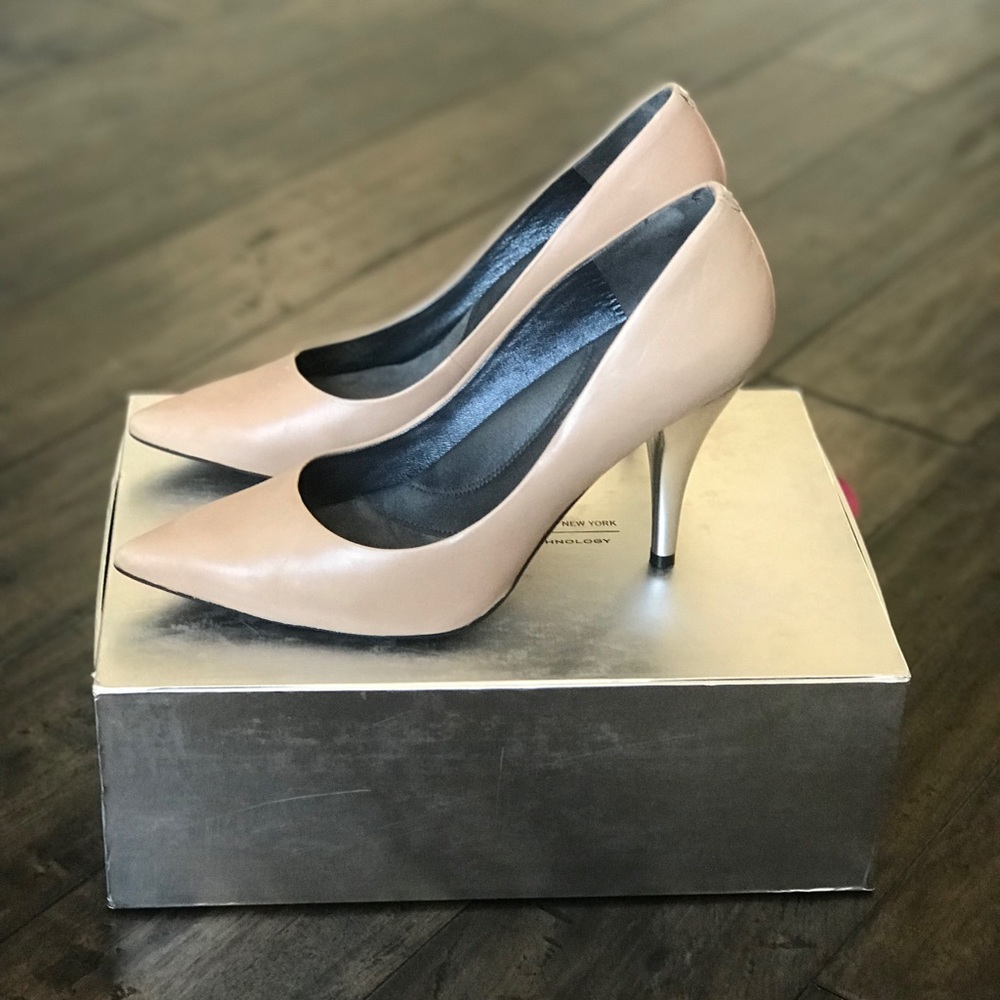 Kenneth Cole Nude Leather Heels - Picture 3 of 6